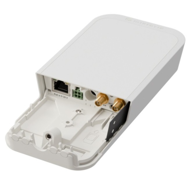 Mikrotik,wAP LR8G kit,A compact, weatherproof gateway with 2.4 GHz Wireless, 868MHz LoRa®, and a built-in GPS  .